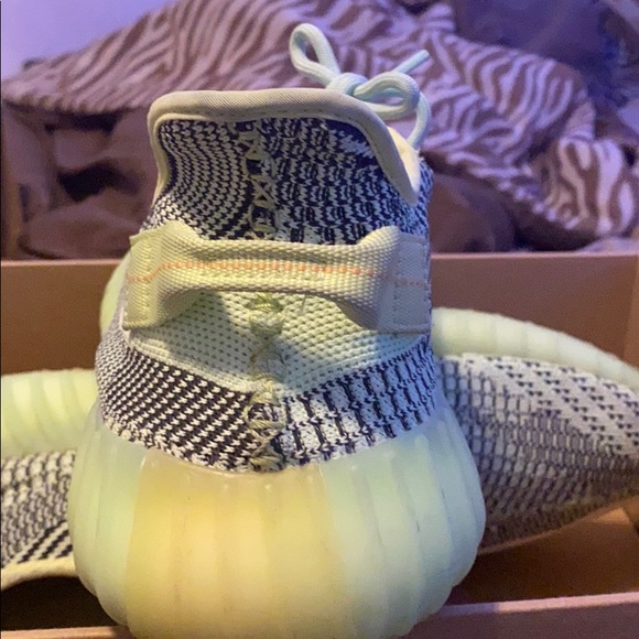 Selling SIZE 16 yeeree yezzys - Picture 3 of 5